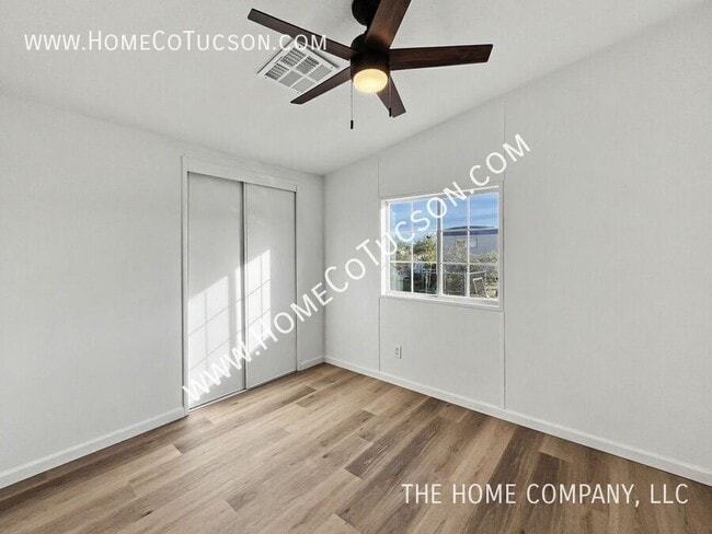 Building Photo - 9950 N El Uno Minor