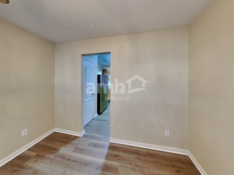 Building Photo - 6483 Grand Hickory Dr