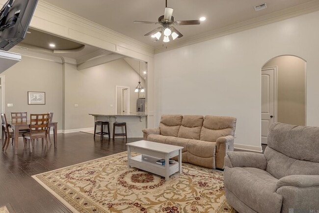 Building Photo - 100 Flora Springs Dr