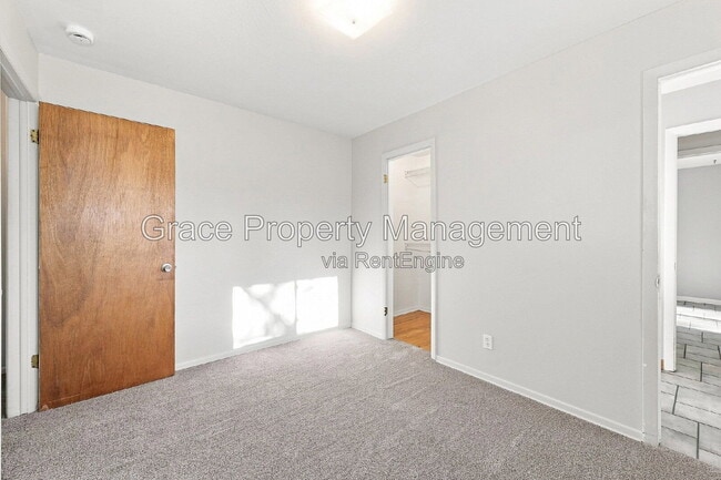 Building Photo - 852 S Quail Way