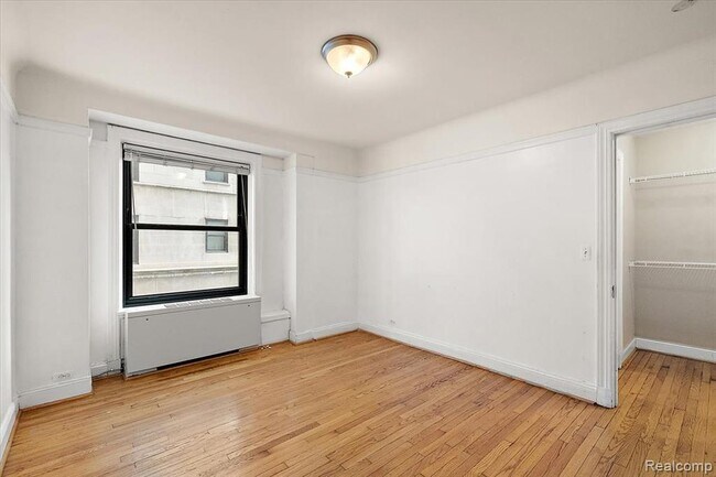 Building Photo - 15 E Kirby St