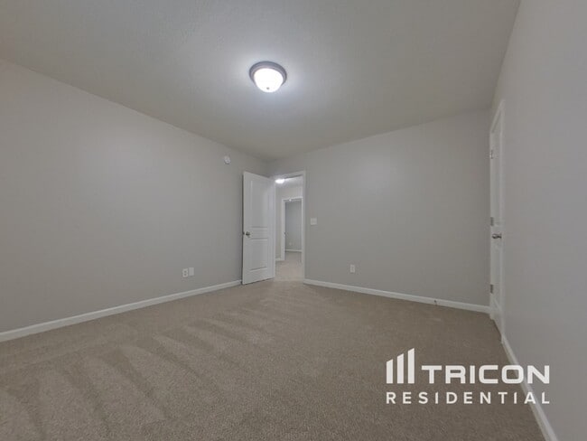 Building Photo - 909 Northern Dancer Ln