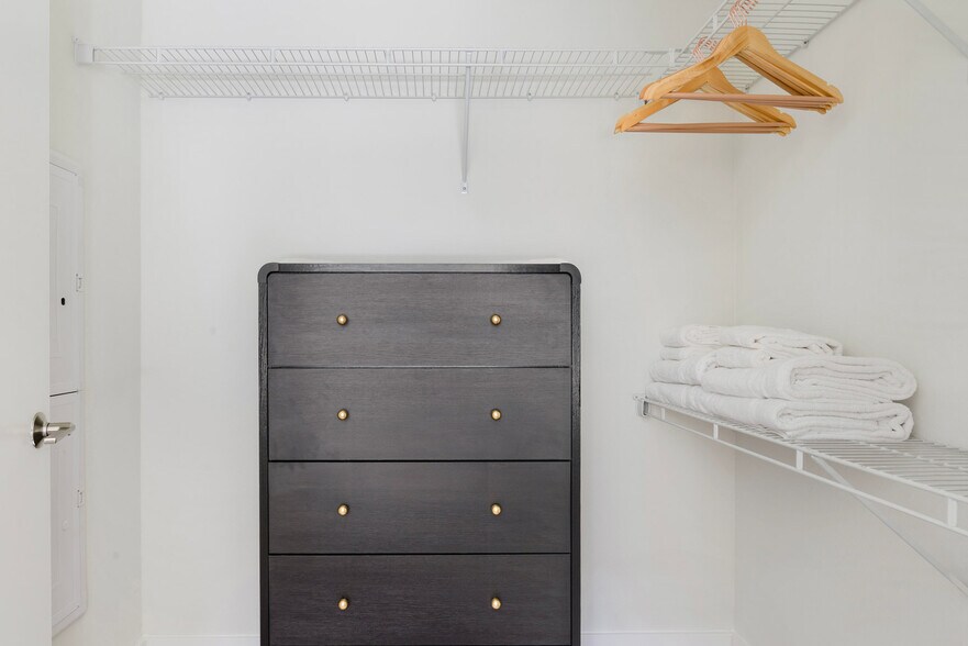 Building Photo - 3889 Artist Walk Common