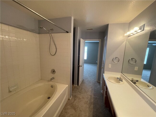 Building Photo - 502 Quail Bird Pl