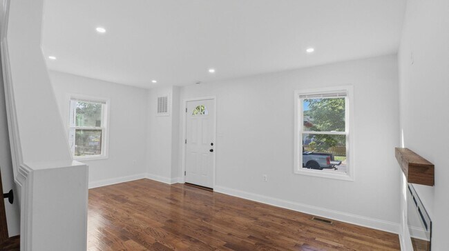 Building Photo - 5633 Jamestown Rd