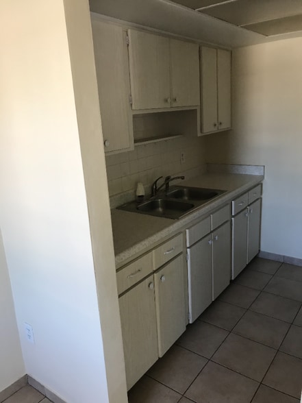 Building Photo - 411 S Nimbus Ave