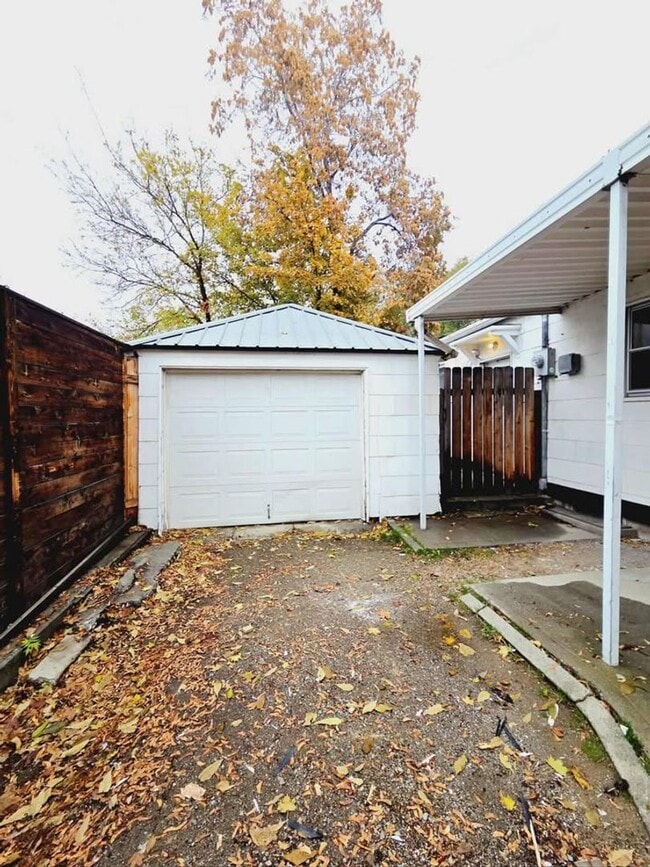 Building Photo - Charming 3 Bedroom, 2 Bath House For Rent!!