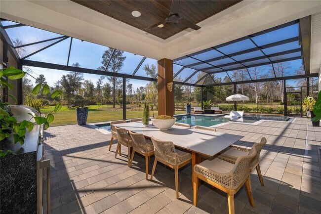 Building Photo - 15210 Pendio Dr