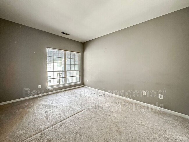 Building Photo - 4850 Eisenhower Ave