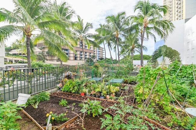 Building Photo - Fully Furnished and Spacious 2 Bedroom 2 Bath - OCEAN VIEW!