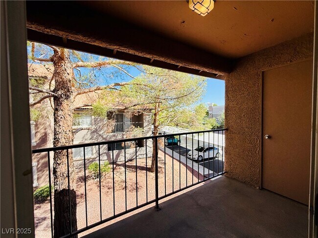 Building Photo - 2750 S Durango Dr