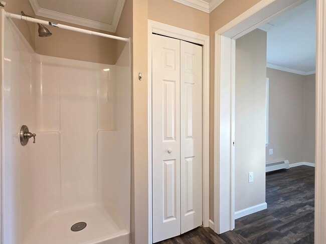 Building Photo - 4 Rock Point Rd