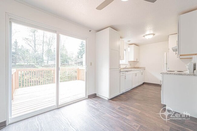 Building Photo - 106 W Beacon Hill Dr