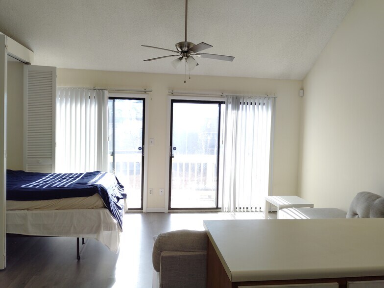 Building Photo - 510 Fairwood Lakes Dr