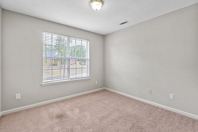 Building Photo - 5780 Carriage Hills Dr