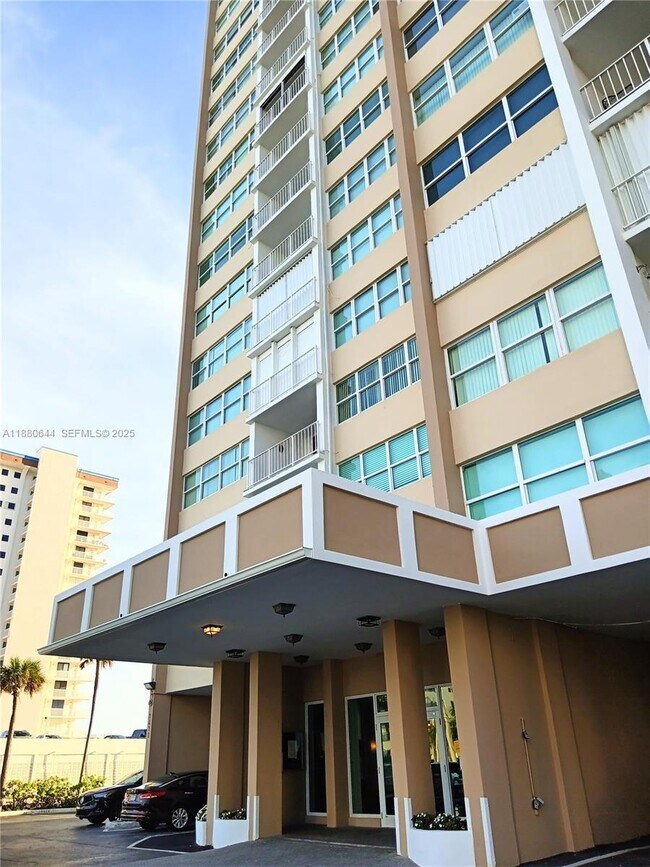 Building Photo - 1410 S Ocean Dr