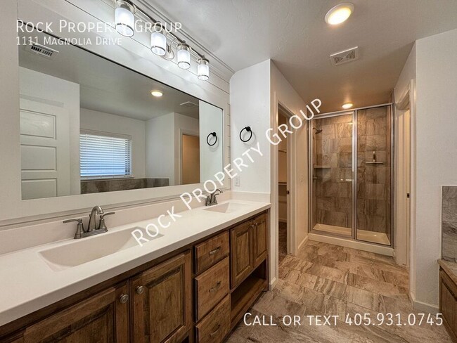 Building Photo - 1111 Magnolia Dr