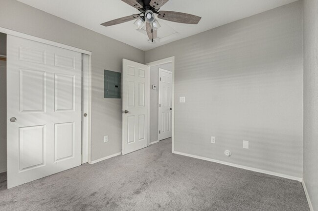 Building Photo - 2 Bedroom 1 Bath Condo in Desirable Chandl...