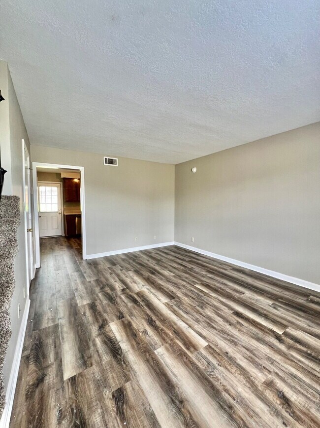 Building Photo - 351 PEABODY DRIVE UNIT 5 (3 BEDROOM UNIT)