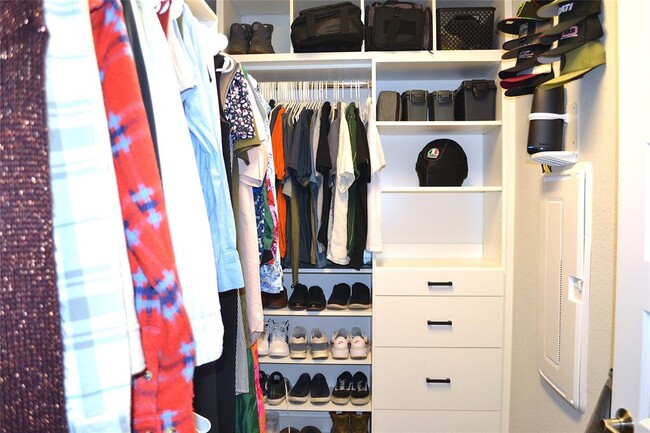 Building Photo - 8415 Laughlin Ln