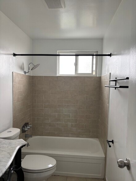 Building Photo - 1639 W 80th St