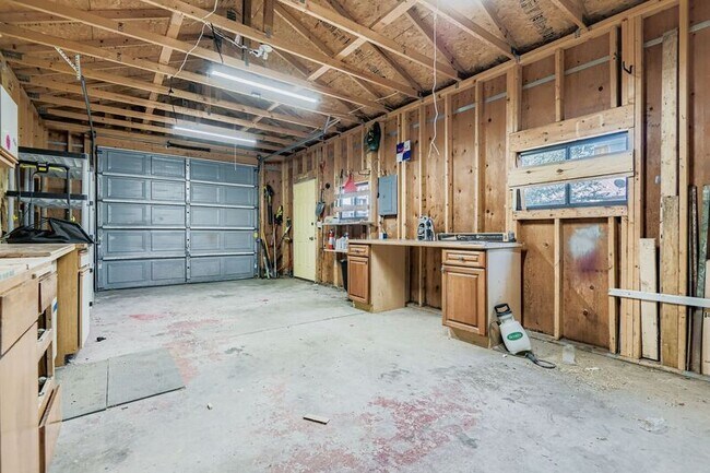 Building Photo - 543 William Ave