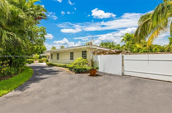 Building Photo - 13820 SW 82nd Ave