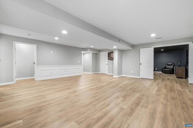 Building Photo - 137 Whispering Woods Pl