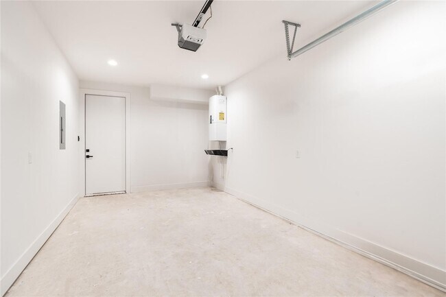 Building Photo - 3001 E 51st St