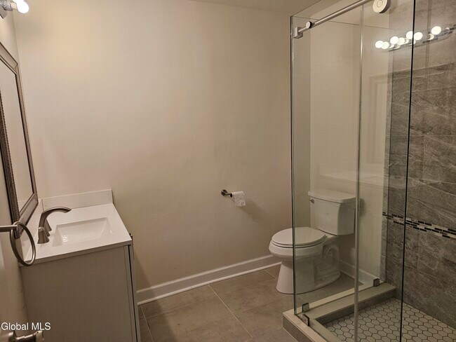 Building Photo - 489 Grooms Rd