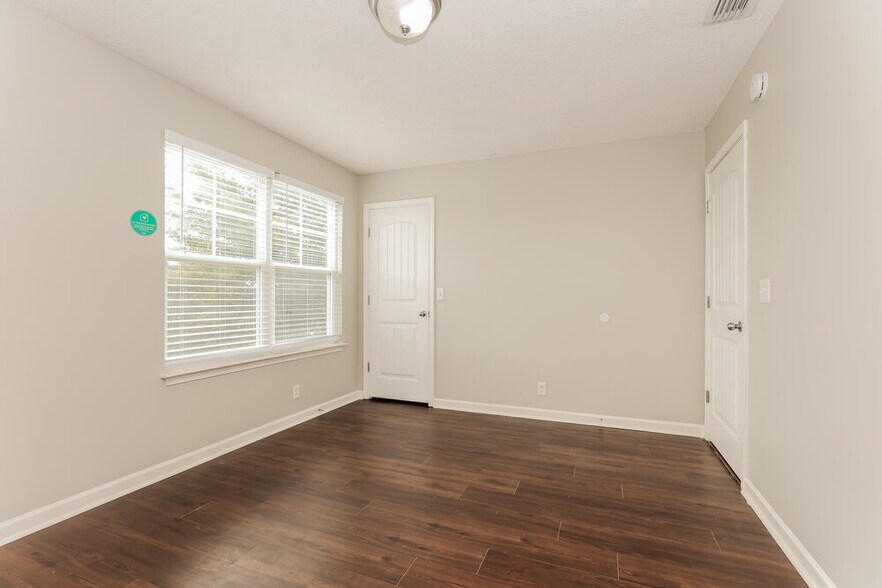 Building Photo - 1810 Colyn Avenue