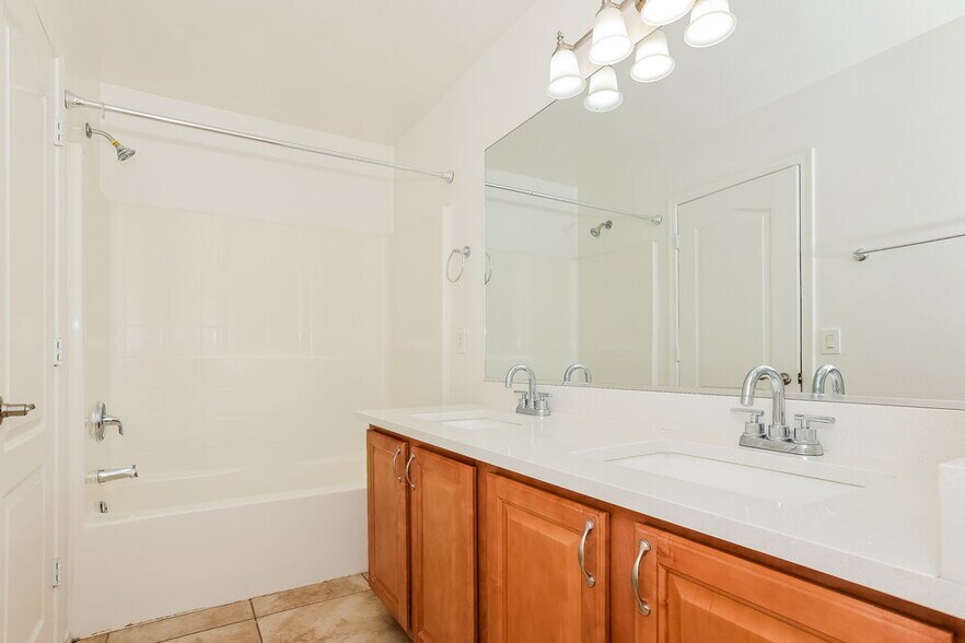 Building Photo - 2918 S Anderson Ln