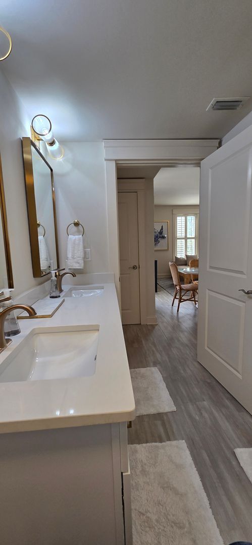 Building Photo - Recently remodeled condo near Baytown Wharf.