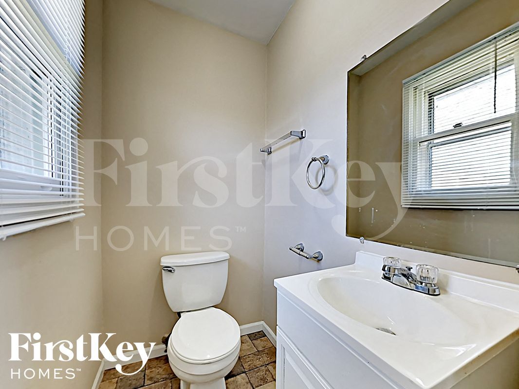 Building Photo - 8920 Woody Trail