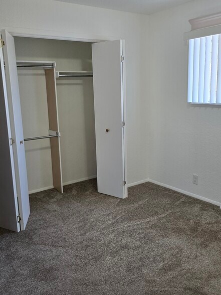 Plush carpet - 12103 Viewpoint Dr