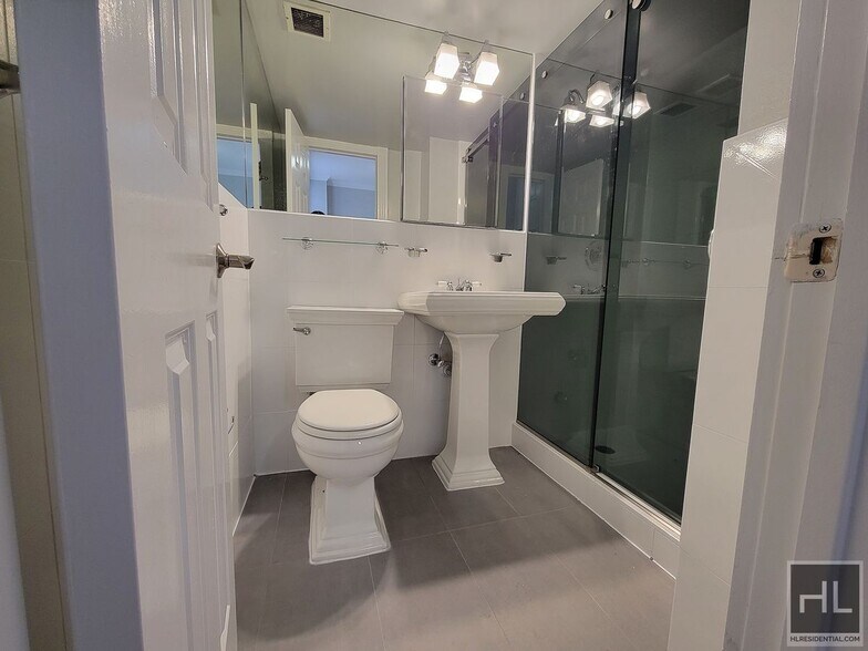 Building Photo - E 13TH ST.