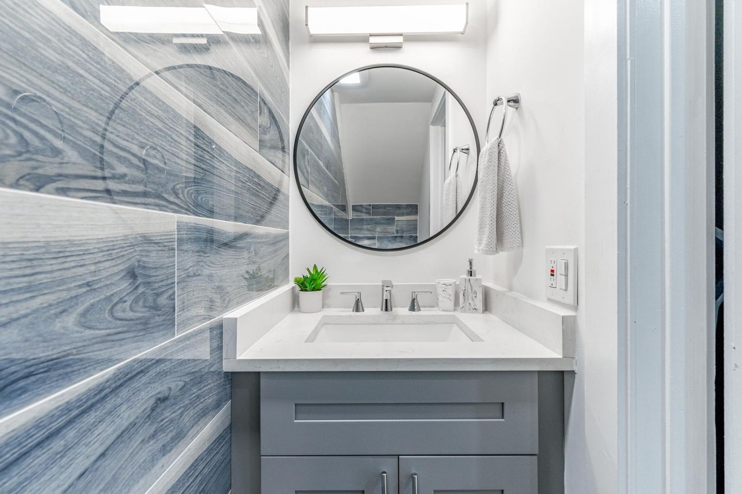 Building Photo - 807-809 Southwest 14th Court-SI FL2-ID1475657P