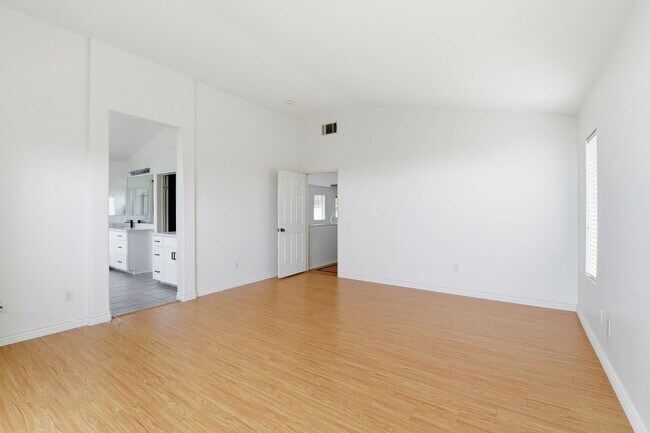 Building Photo - 125 Macademia Ln