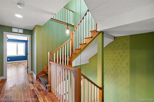 Building Photo - 2022 Willow Beach St