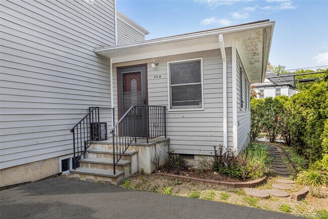 Building Photo - 174 Ashford Ave