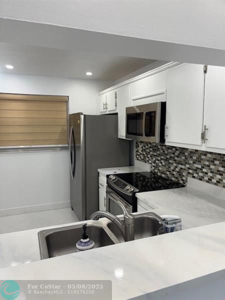 Building Photo - 1811 Sabal Palm Dr