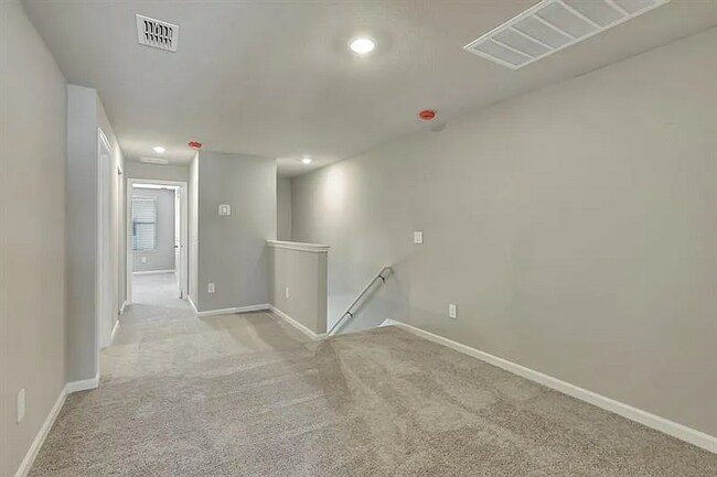 Building Photo - 5788 SE Edgewater Cir