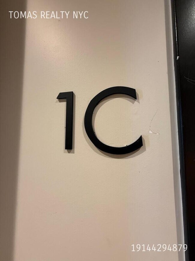 Building Photo - 3103 Sedgwick Ave