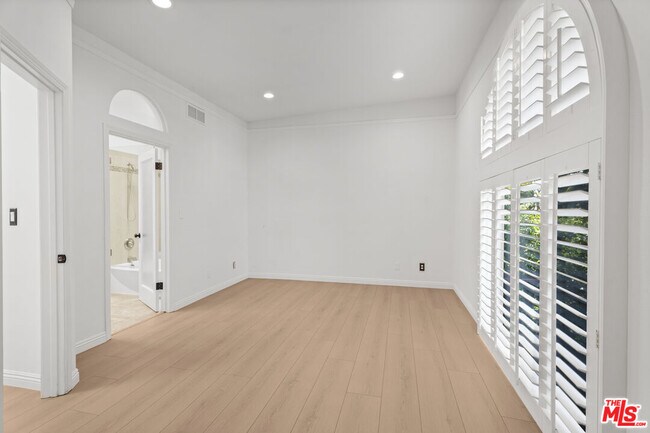 Building Photo - 1850 Midvale Ave