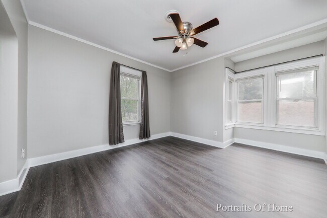 Building Photo - 3 Bedroom with Laundry & Garage
