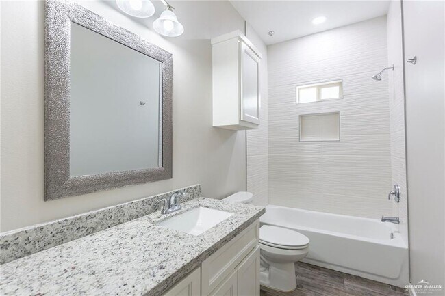 Building Photo - 5905 Sandpiper Ave