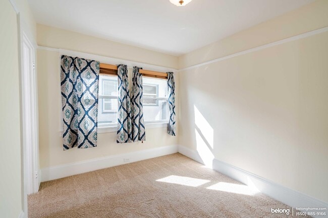 Building Photo - 2400 Bonar St