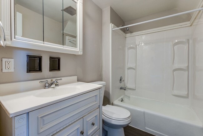 Building Photo - 1031 E Warrington Ave