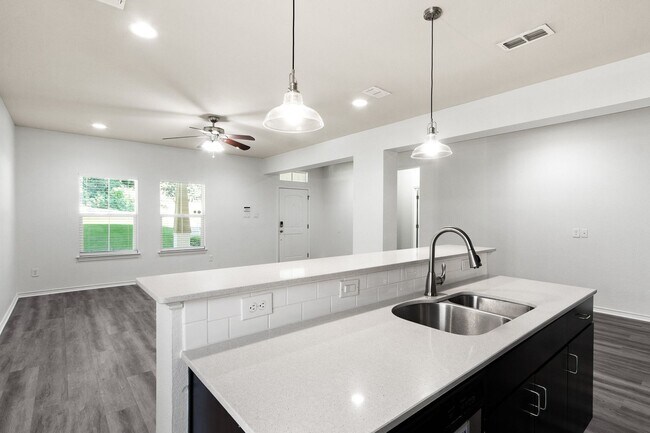 Building Photo - * MOVE IN SUMMER 07/03/2027 * 6 Bed 4 Bath...