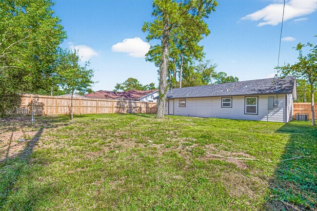 Building Photo - 10531 Royal Oaks Dr